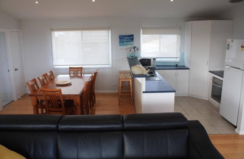 Warrenben House | Blue Breeze - 4 bedroom Double story home - Close to the beach and Inns National Park