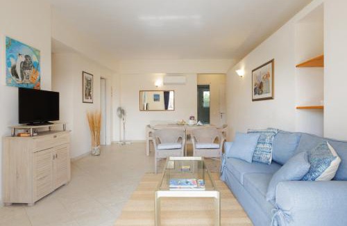 Limni Apartment | Blue Coast Suites - Seaside Retreat with Pool in Exclusive Kommeno