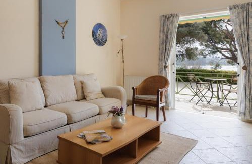Limni Apartment | Blue Coast Suites - Seaside Retreat with Pool in Exclusive Kommeno
