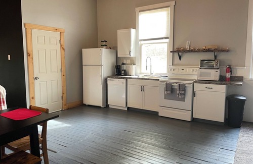 South Bloomingville House | Blue Creek Schoolhouse - Hocking Hills