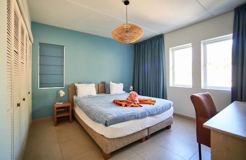 Sint Michiel Apartment | Blue Emerald Ocean's 8
