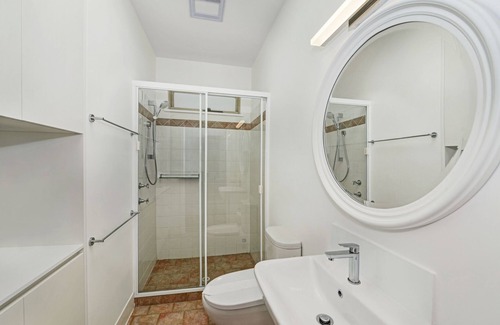 North Avoca House | Blue Haven - Absolute Beachfront