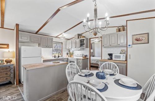 Uncertain House | Blue Heron Lakefront, Caddo Lake, Kayaks & Canoes