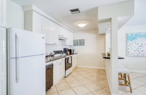East Fort Lauderdale Apartment | Blue Lagoon is a cozy coastal retreat one block from the beach.