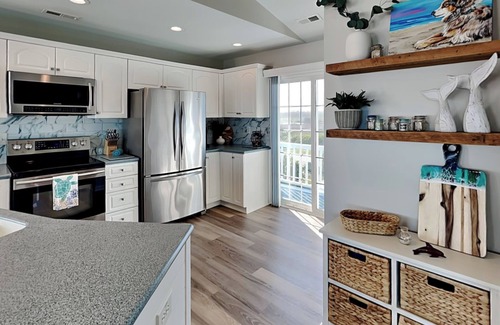 North Topsail Beach House | Blue Me A Wave | Oceanfront + Pet-friendly