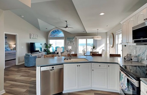 North Topsail Beach House | Blue Me A Wave | Oceanfront + Pet-friendly