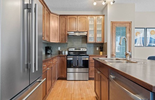 Southwest Calgary Apartment | Blue Moon | Playground | Backyard | Pet Friendly