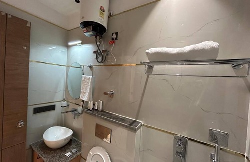 DLF Phase 5 Hotel | Blue Moon Residency Sector 53 Gurgaon