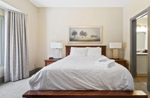 The Blue Mountains House | Blue Mtn Getaway in Historic Snowbridge Chalet