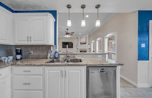 Wellborn House | Blue Oasis Close to Kyle Fieldn