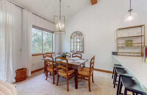 Willow Grove Apartment | Blue River Grove