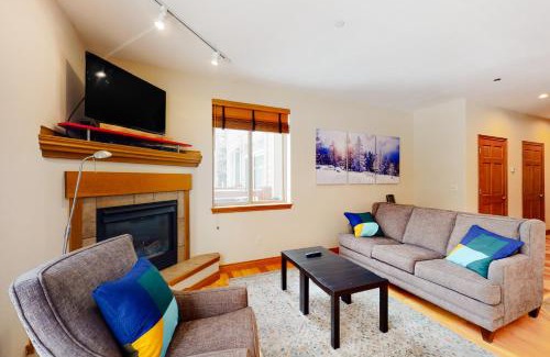 Willow Grove Apartment | Blue River Townhome Unit D6
