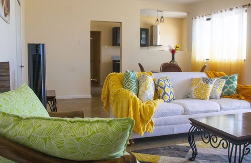 Runaway Bay Apartment | Blue Shores Hideaway