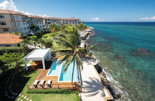Tower Isle Resort | Blue-sky penthouse