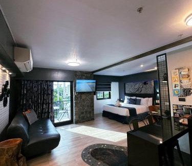 Mactan Export Processing Zone Hotel | Blue Tulip - 4mins from Mactan Airport