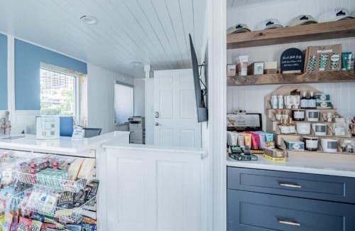 Clearwater Beach House | Blue Wave Suite 4