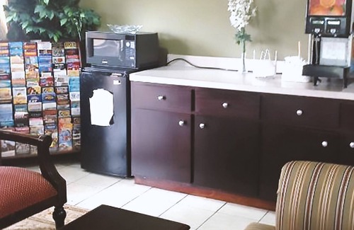 Greater Greenspoint House | Blue Way Inn & Suites Houston-1 King Bed Non Smoking