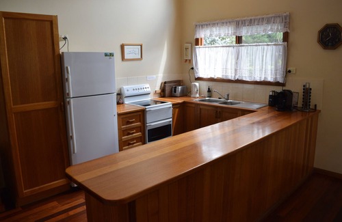 Leura House | Bluebell Cottage set amongst the trees which attract many native birds.