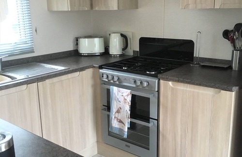 Hamworthy House | Bluebell delightful dog-friendly caravan on Rockley Park, Poole Harbour, Dorset