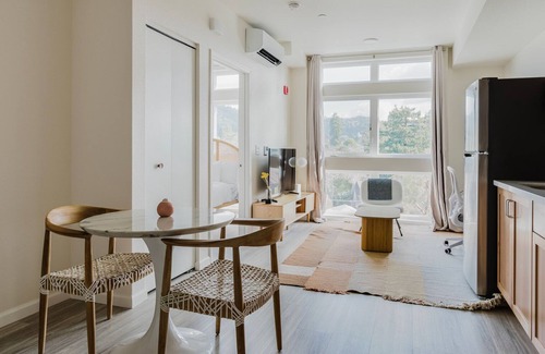 South Berkeley Apartment | Blueground | Berkeley, AC, w/d, nr UC Theatre