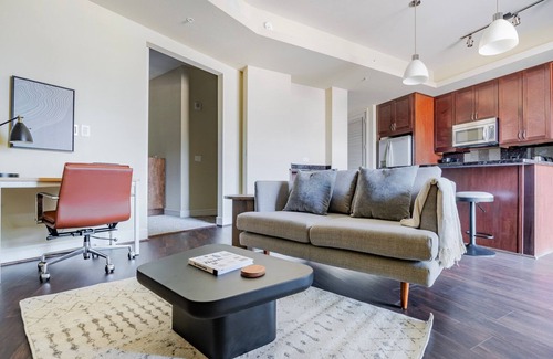 Downtown Austin Apartment | Blueground | Bouldin Creek, pool, nr Barton Springs