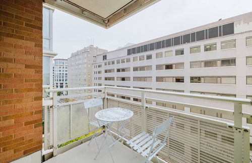 Connecticut Ave - K Street Apartment | Blueground | Foggy Bottom, pool & gym, nr metro