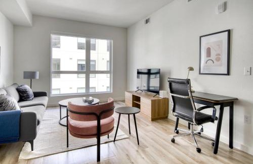 Hayward Apartment | Blueground Hayward heated pool on-site dining SFO-1690