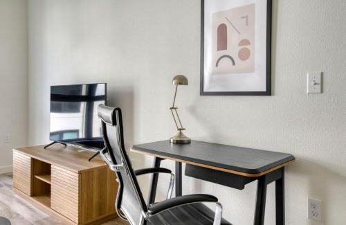 Hayward Apartment | Blueground Hayward heated pool on-site dining SFO-1690