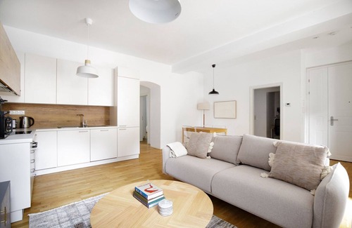 Stuwerviertel Apartment | Blueground | Leopoldstadt, balcony, nr Prater