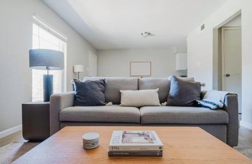 Cherrywood Apartment | Blueground Mueller BBQ Pool AC nr Downtown ATX-278