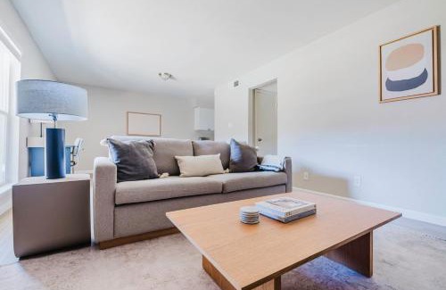 Cherrywood Apartment | Blueground Mueller BBQ Pool AC nr Downtown ATX-278