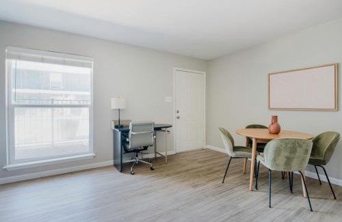 Cherrywood Apartment | Blueground Mueller BBQ Pool AC nr Downtown ATX-278