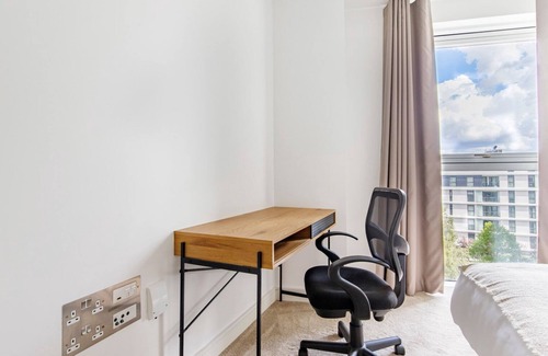 Vauxhall Apartment | Blueground | Nine Elms, balcony, nr Battersea Park