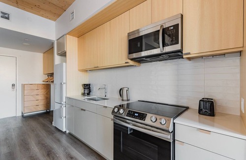 East Somerville Apartment | Blueground | Somerville, gym & w/d, nr Row