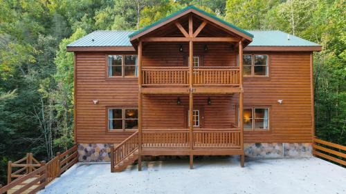 Gatlinburg - Pigeon Forge House | Bluestem Bluebell by AvantStay Incredible Views w Large Balcony Indoor Pool