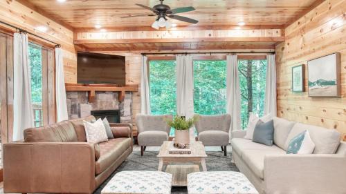 Gatlinburg - Pigeon Forge House | Bluestem by AvantStay Incredible Views w Large Balcony Indoor Pool