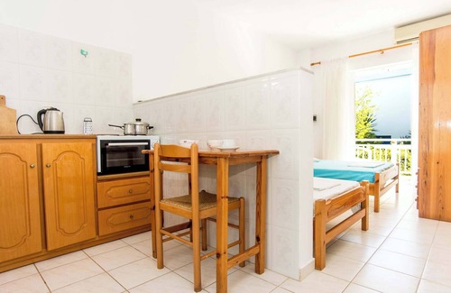 Kerameies Apartment | BlueWhite Studio - Getaway by the Pool