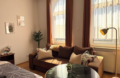 Goethestraße Apartment | Blunest Apartment: 3-room-apartment with parking space