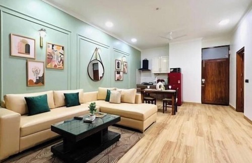 Gurugram Apartment | BluO Awesome 1BHK DLF Galleria Market ,Gym TT