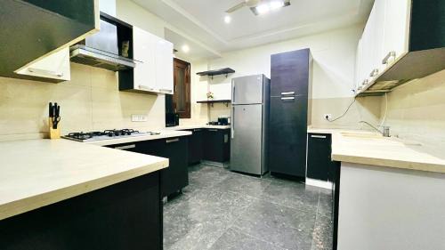 New Delhi Apartment | BluO Park Facing 3BHK- Lift, Balcony, Parking