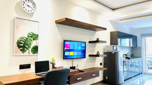 DLF Phase 3 Hotel | BluO Studio1 DLF CyberCity - Balcony, Gym TT, Lift