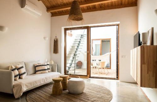 Portimao House | BnB Homes Modern Cozy Townhouse with 2 bedrooms and patio in the Old Town