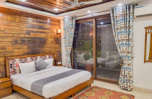 Gurugram Apartment | BnBBuddy- Pratishtha 2 @2bhk, DLF phase1,Gurugram