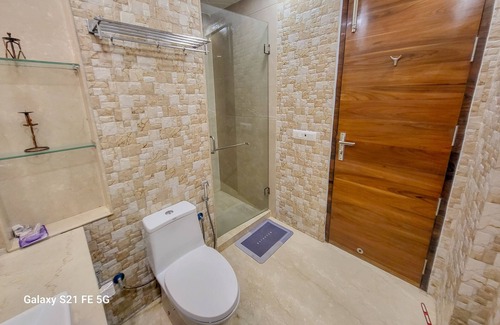 Gurugram Apartment | BnBBuddy- Pratishtha 2 @2bhk, DLF phase1,Gurugram