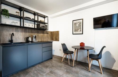 Mettingen Apartment | Boardinghaus Grünefeld W1 - Schöne Serviced Apartments - Küche - Smart TV - P - Rainshower