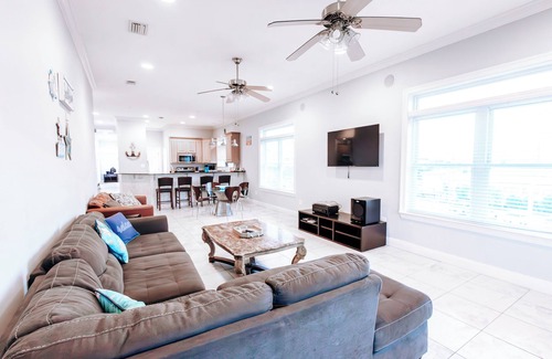 Gulf Shores House | Boardwalk Beach Hangout In the Heart of Gulf Shores!nUpper Unit B