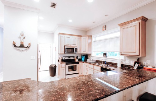 Gulf Shores House | Boardwalk Beach Hangout In the Heart of Gulf Shores!nUpper Unit B