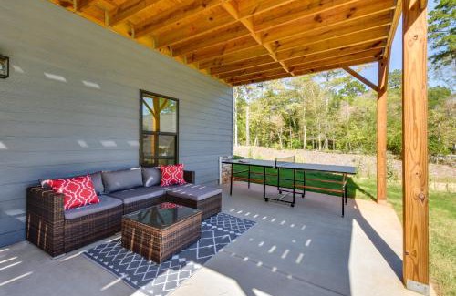 Lavonia House | Boat Dock and Lake Hartwell Access Family Getaway!