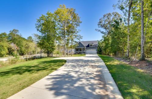 Lavonia House | Boat Dock and Lake Hartwell Access Family Getaway!