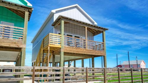Flour Bluff House | Boat Dock Pool Private Fishing Village Roseate Spoonbill by AvantStay